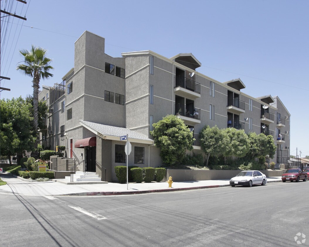 Vanowen Square Apartment Homes Apartments North Hollywood, CA
