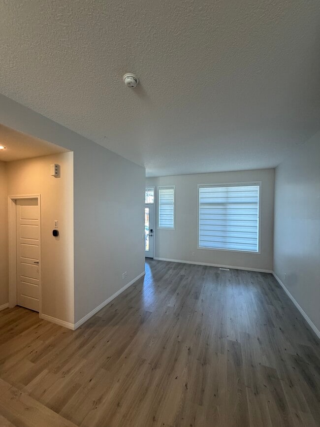 Building Photo - 636