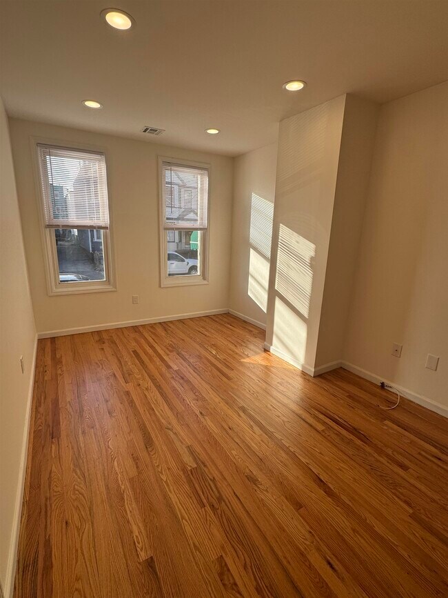 Foto del edificio - 142 Webster Ave