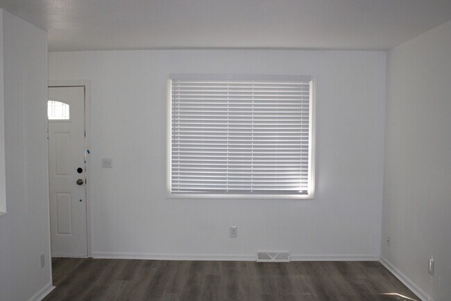 Foto del edificio - Spacious 4 bedrooms and 2 bathrooms in Kan...