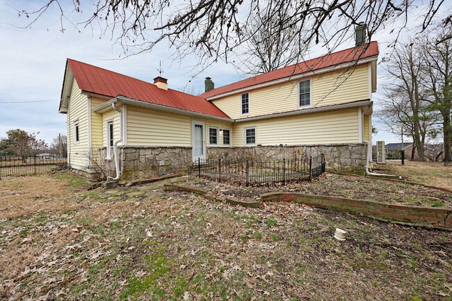 Building Photo - 1612 N Miles St