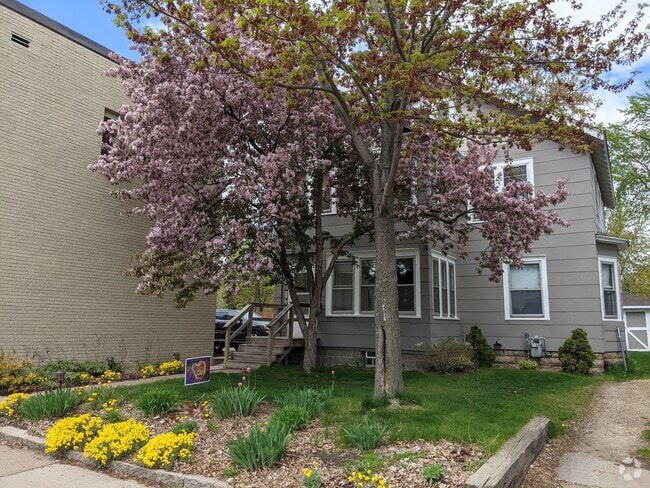 Building Photo - 1335 W Minnehaha Ave