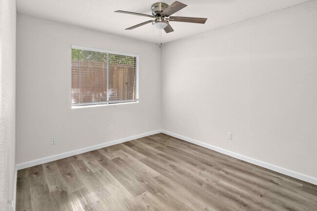 Building Photo - 410 Regina St