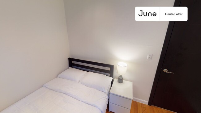 Foto del edificio - Private bedroom in 3 bed/1 bath Home