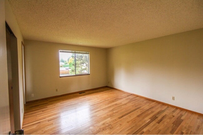 Building Photo - 11231 SE 323rd St