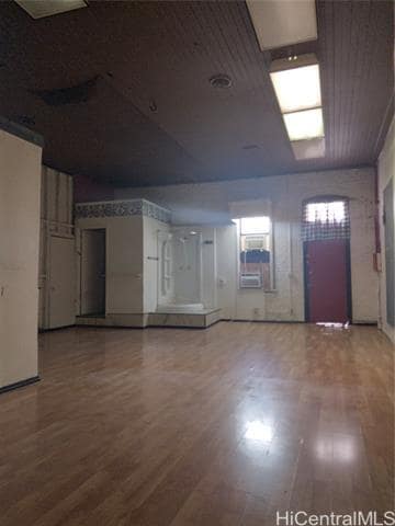 Building Photo - 150 N King St