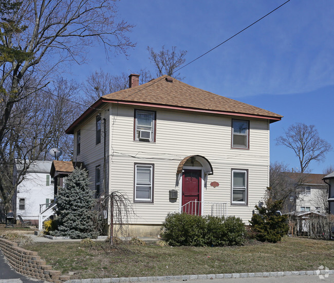 Building Photo - 132 E Pulaski Rd