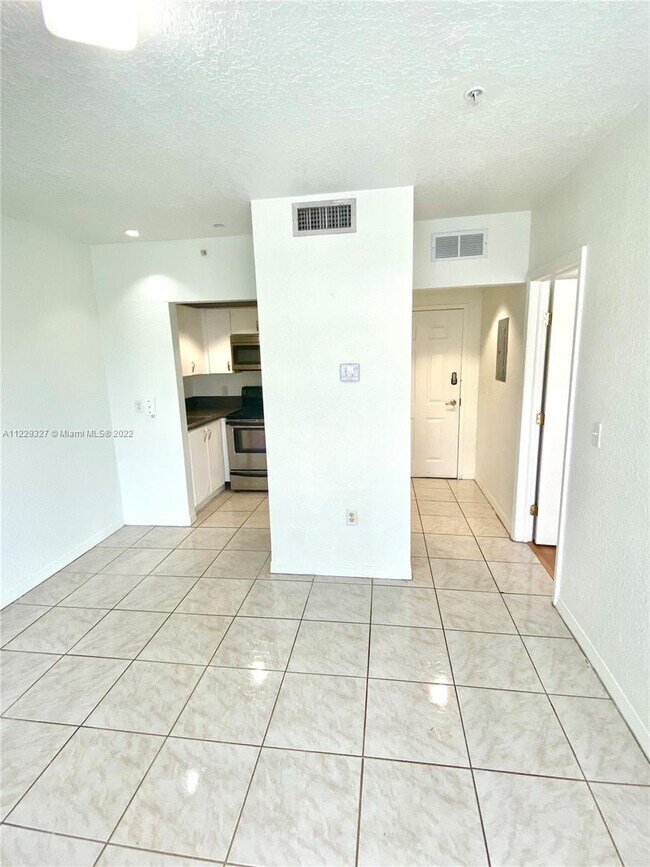 Building Photo - 7326 Collins Ave