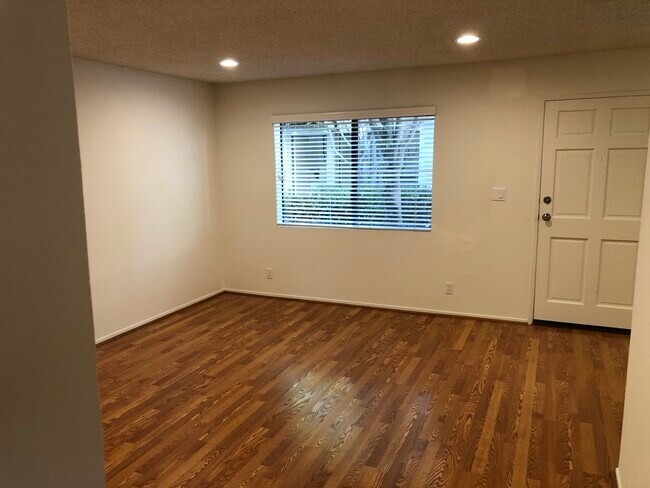 Building Photo - 1109 San Rafael Ave