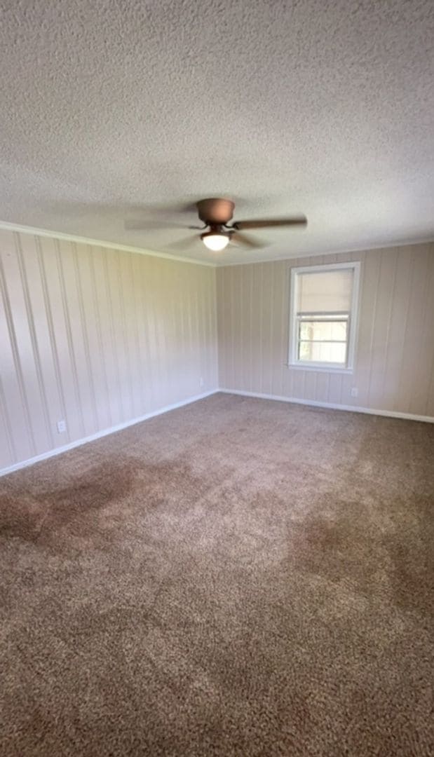Building Photo - 3 Bed/2 Bath Home