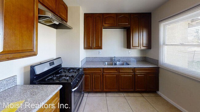 Building Photo - 3 br, 1 bath House - 12552 17th St
