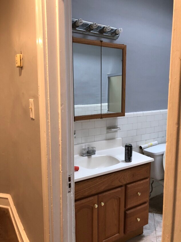 Bathroom vanity - 4031 Roosevelt Blvd