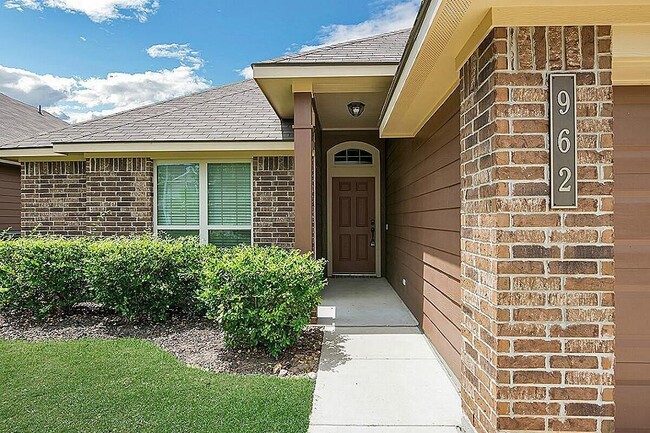 Building Photo - 962 Oak Lynn Dr