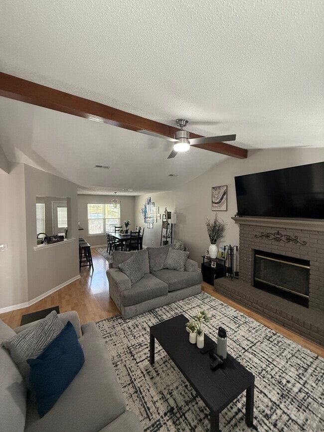 Building Photo - 223 Karen Ct