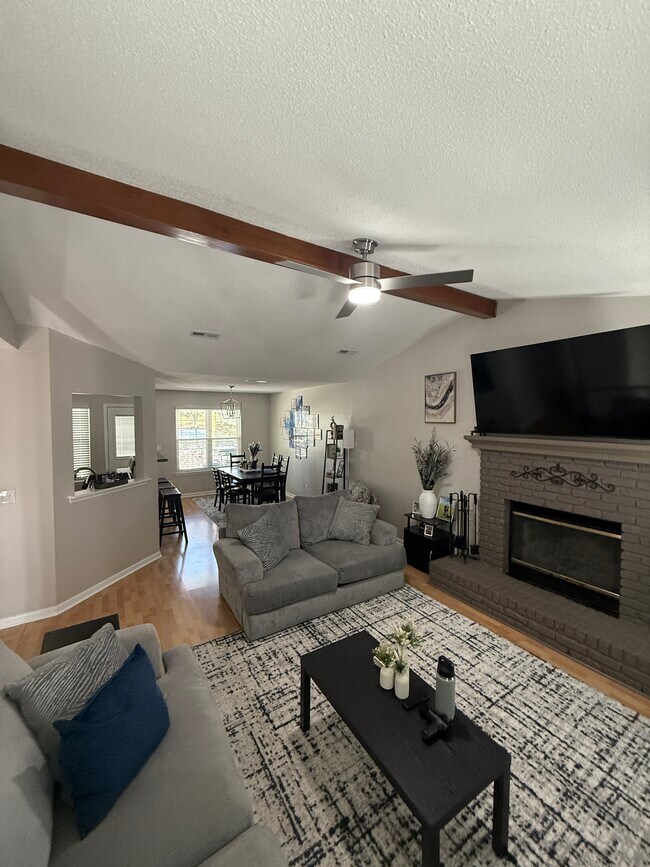 Foto del edificio - 223 Karen Ct