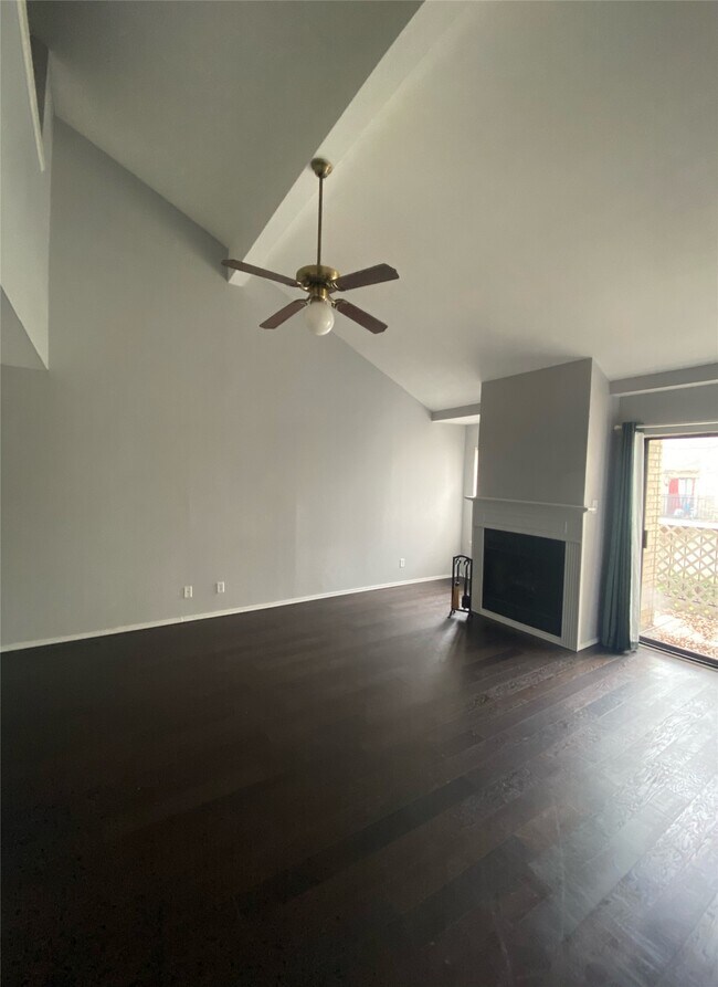 Foto del edificio - 10811 Richmond Ave.