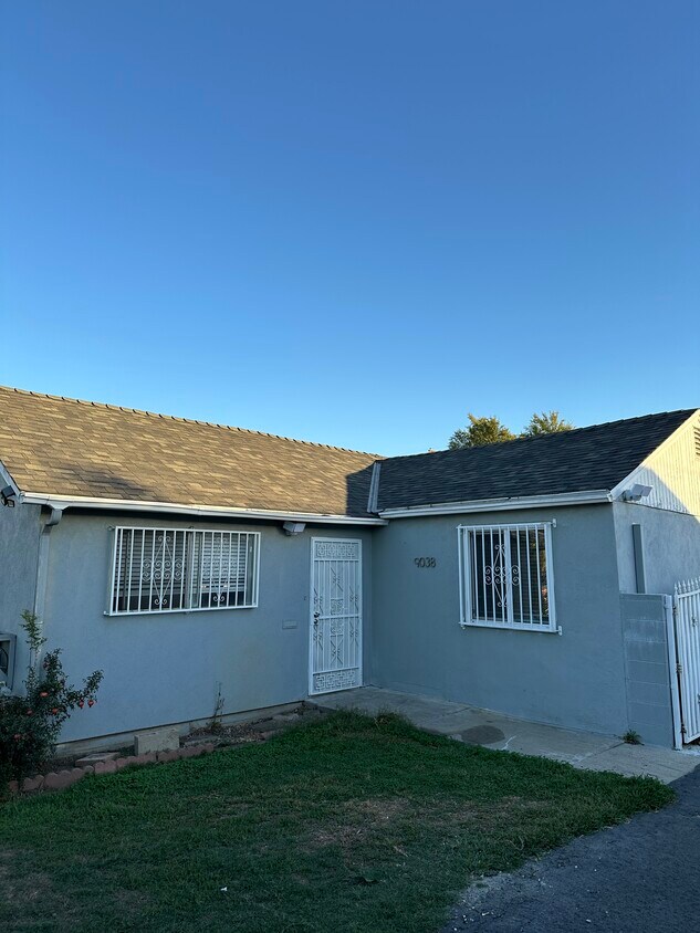 Foto principal - 9038 Newby Ave