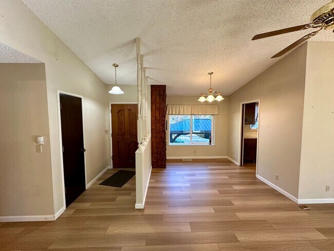 Foto del edificio - charming 3-bedroom, 2-bathroom