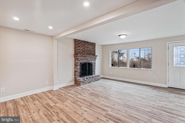 Building Photo - 3736 Beach Dr Blvd