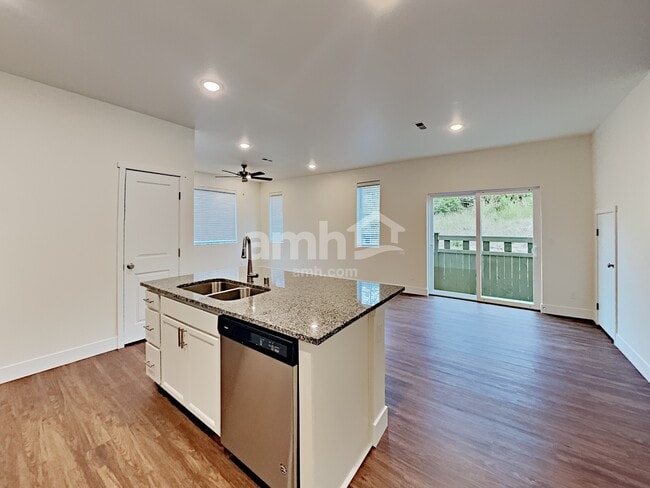 Building Photo - 32971 Lookout Ln