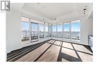 Building Photo - 1037 The Queensway