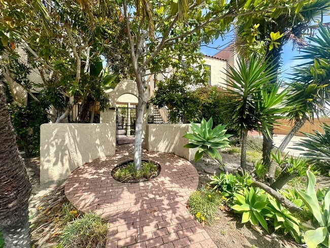 Building Photo - Beautiful 2 bedroom Condo off Adams Ave wi...