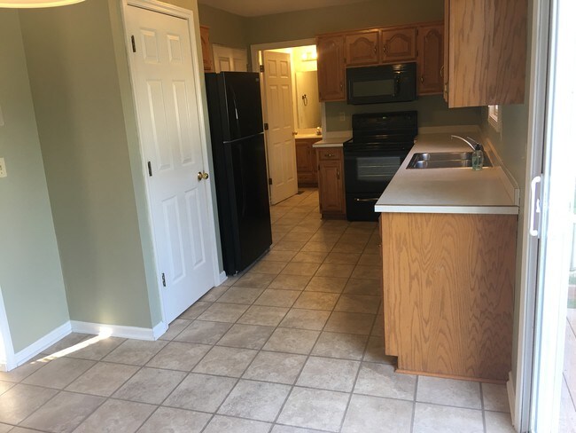 kitchen - 4310 Golden Ct