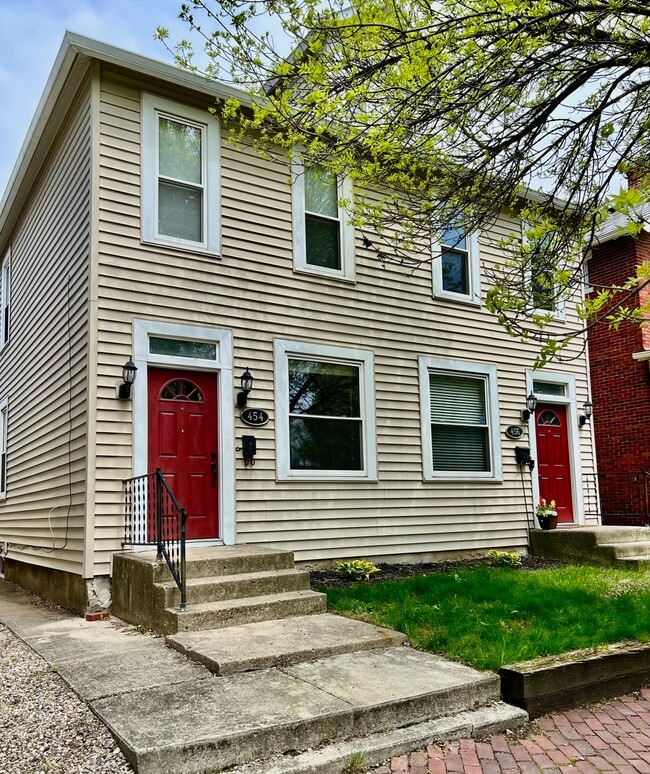 Building Photo - 454 Forest St