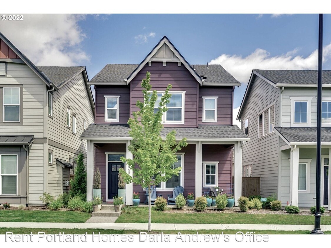 3 br, 2.5 bath House 6995 SE Genrosa Street House Rental in