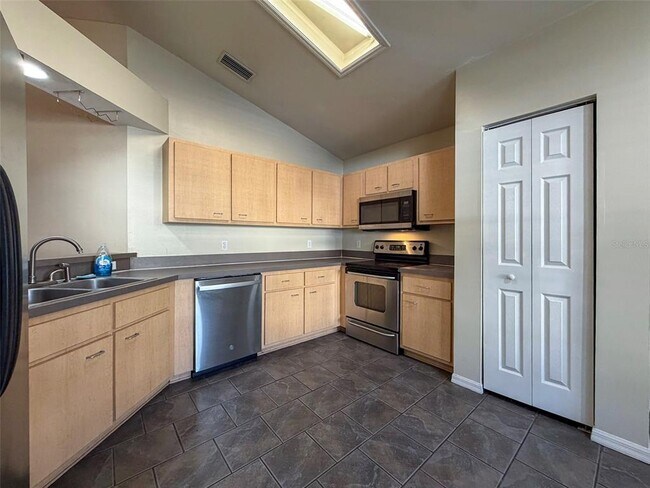 Building Photo - 2131 NW 52nd Pl