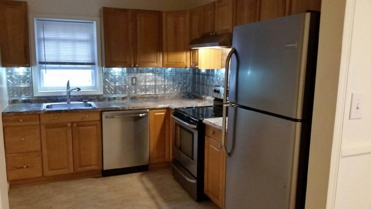 Modern kitchen with LED lights - 1872 Cedar Dr