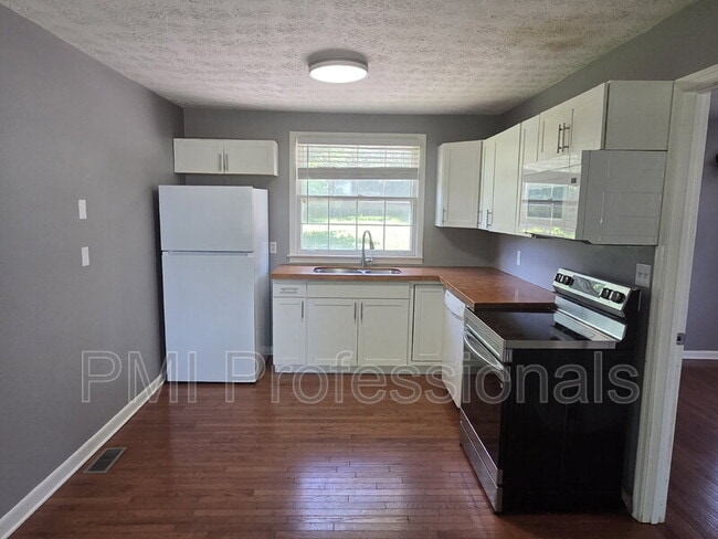 Building Photo - 218 Walcott Dr