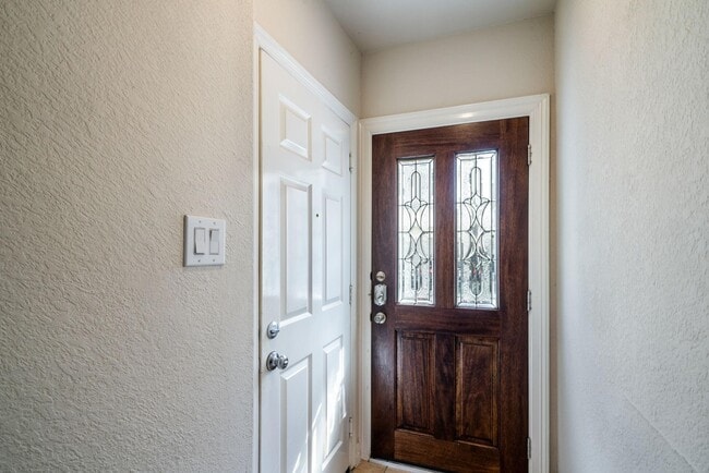 Building Photo - 3210 Clearview Cir