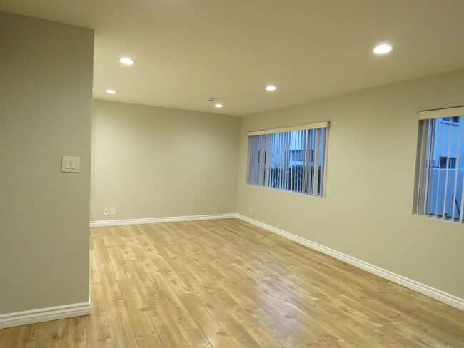 Foto del edificio - 18547 Collins St