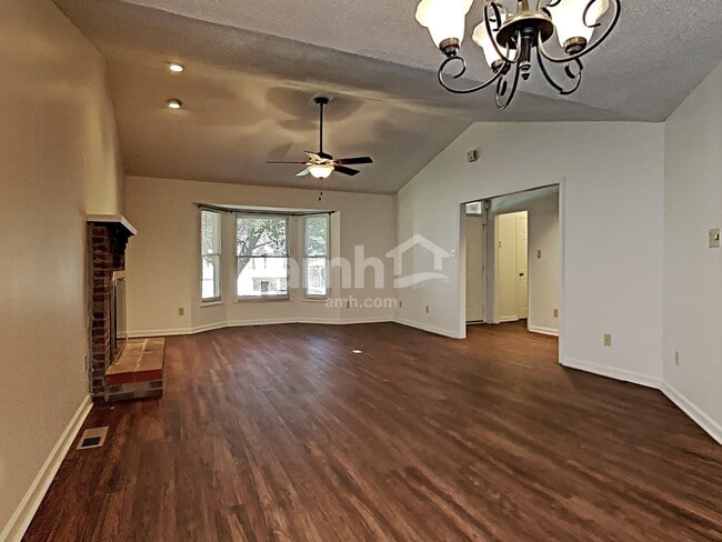 Building Photo - 3705 Stoneridge Dr