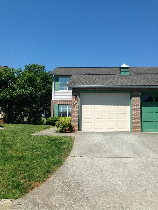 Building Photo - 1730 Colony Dr