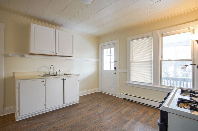 Photo - 70 Maple St Apartment