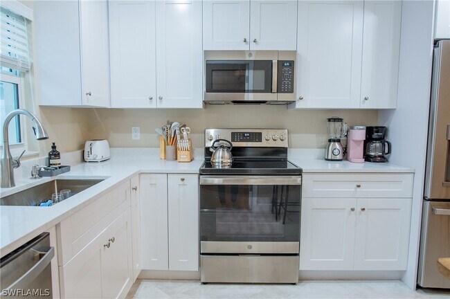 Foto del edificio - 545 110th Ave N