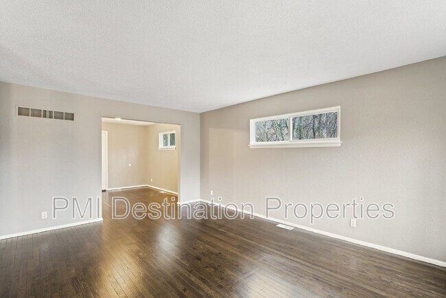 Building Photo - 625 E 1450 Rd
