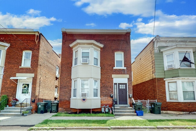 Building Photo - 176 Paine St