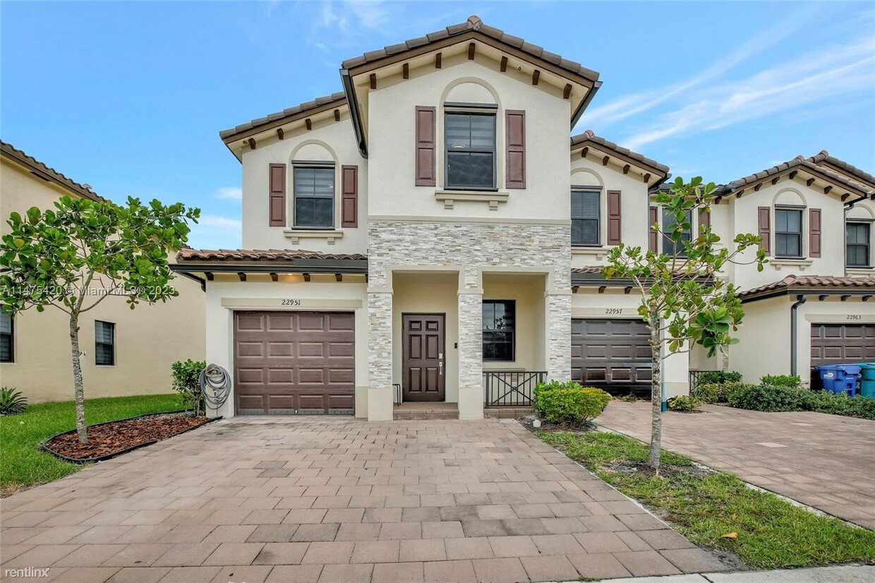 Foto principal - 4 br, 2.5 bath House - 22951 SW 127th Ct