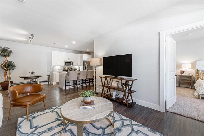 Foto del edificio - 4711 LJ Pkwy