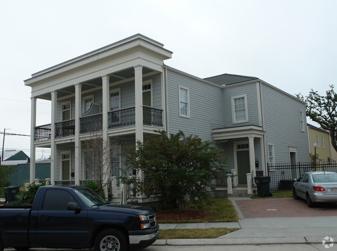Building Photo - 1800 Chippewa St Park