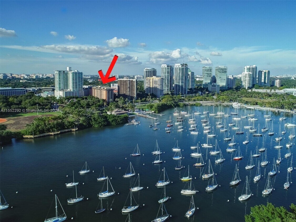 Foto principal - 2951 S Bayshore Dr