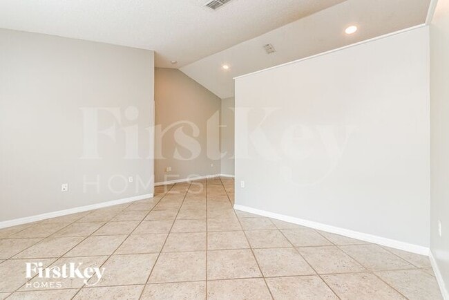 Building Photo - 205 Thornbush Pkwy
