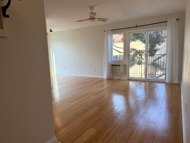 Building Photo - 4860 Rolando Ct