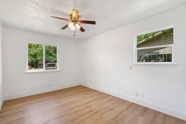 Building Photo - 6801 Villita Avenida
