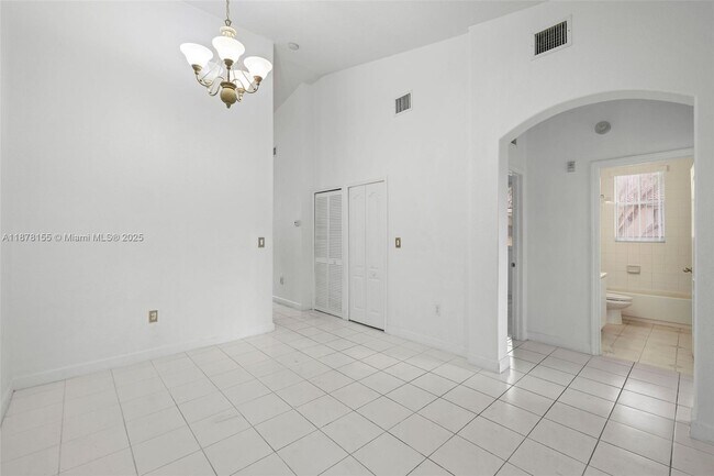 Building Photo - 1658 SE 28th Ct