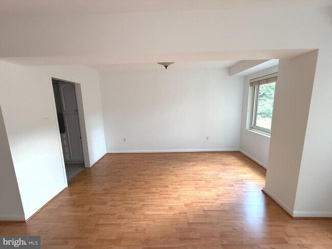 Foto del edificio - 4201 Cathedral Ave NW