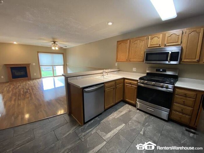 Foto del edificio - 3 bedroom/3 bath Townhome in Norwalk for Rent